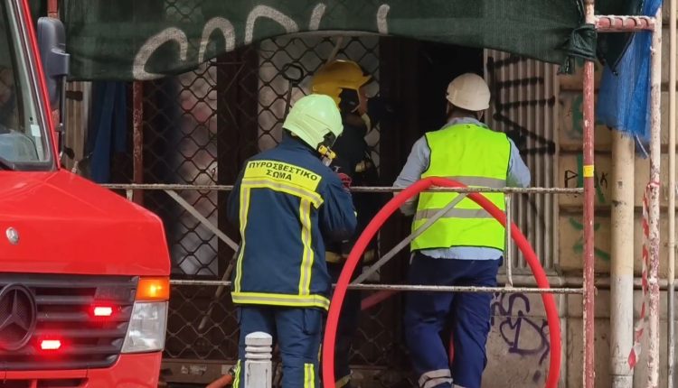 Υπό-έλεγχο-η-πυρκαγιά-σε-εγκαταλελειμμένο-κτίριο-στο-κέντρο-της-Αθήνας