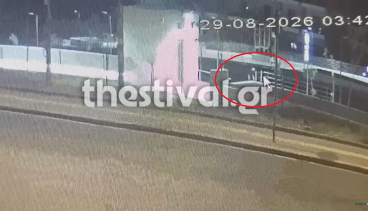 Βανδαλισμός-στο-Μετρό-Θεσσαλονίκης:-Η-στιγμή-που-ο-δράστης-λερώνει-με-σπρέι-τον-σταθμό-«Αρετσού»-–-Δείτε-βίντεο