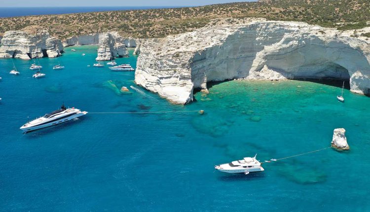 Αυστραλή-τραυματίστηκε-μέτα-από-αποκόλληση-βράχων-στο-Κλέφτικο-της-Μήλου