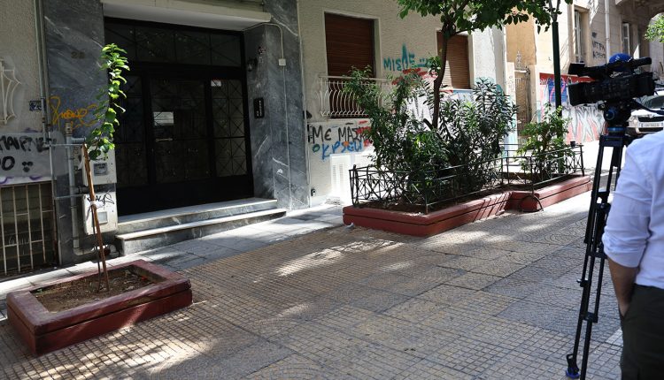 Κατακρεούργησαν-το-βρέφος-στην-Κυψέλη-–-Ο-ιατροδικαστής-βρήκε-πάνω-από-10-μαχαιριές-στην-πλάτη-του