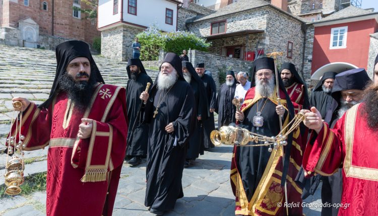 Η-υποδοχή-του-Μητροπολίτη-Πατρών-στην-Ιερά-Μεγίστη-Μονή-Βατοπαιδίου