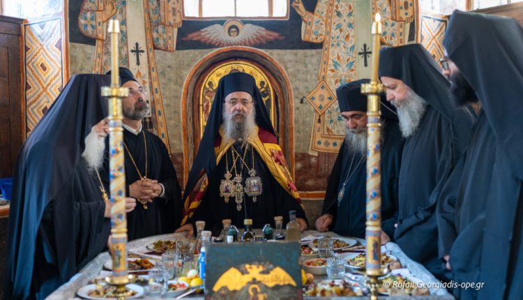 h-Κοίμηση-της-Θεοτόκου-στην-ΙΜΜ.-Βατοπαιδίου:-Πνευματικοί-λόγοι-στην-τράπεζα-(ΒΙΝΤΕΟ)