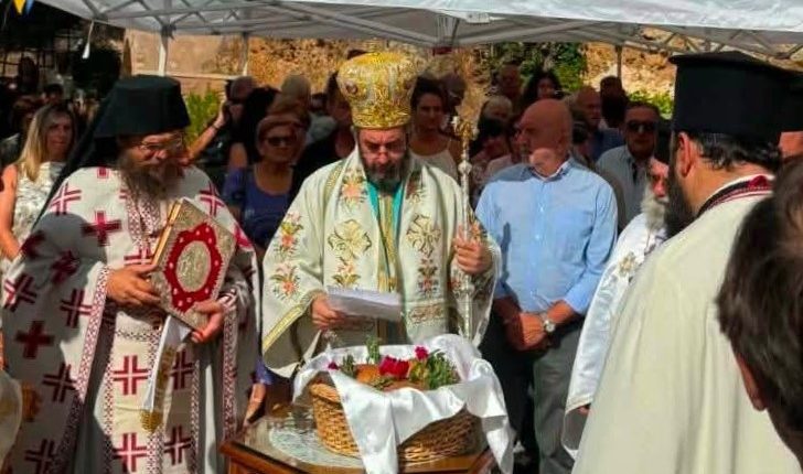 Η-Κατάθεση-της-Τιμίας-Ζώνης-στη-Μητρόπολη-Λάμπης