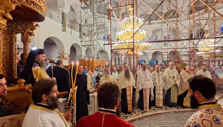 Τρισαρχιερατικός-Εσπερινός-στην-Αίγνα-για-την-ανακομιδή-των-λειψάνων-του-Αγίου-Νεκταρίου