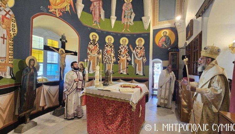 Στον-Ιερό-Ναό-Αγίου-Ελευθερίου-Σύμης-ιερούργησε-ο-Μητροπολίτης-Χρυσόστομος