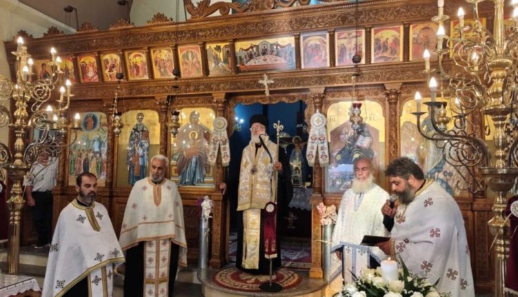 Ο-Μητροπολίτης-Αρκαλοχωρίου-στην-Εξόδιο-ακολουθία-του-μακαριστού-Μιχαήλ-Επιτροπάκη