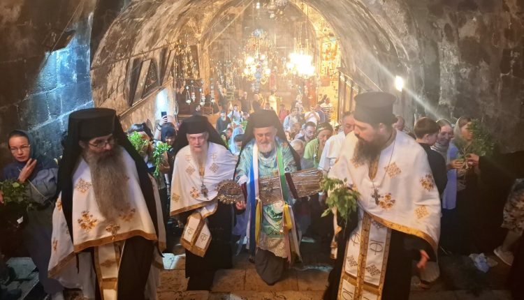 Η-άνοδος-της-Ιεράς-Εικόνος-της-Κοιμήσεως-της-Θεοτόκου-προς-το-Μετόχι-της-Γεθσημανής
