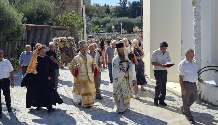 Ο-Μητροπολίτης-Κυρηνείας-στον-Ιερό-Ναό-Αγίου-Θεοδώρου-στο-Πολιτικό