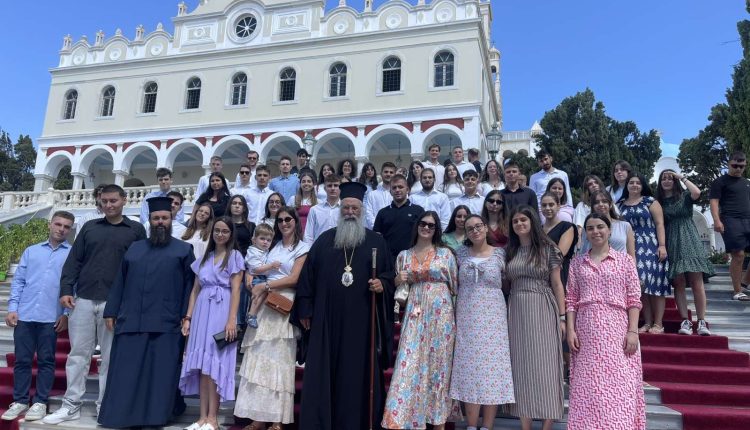Προσκύνημα-στελεχών-νεότητας-της-Ιεράς-Μητρoπόλεως-Κίτρους-στην-Τήνο