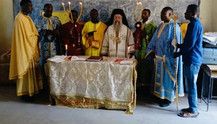 Στη-νεότευκτη-Ενορία-της-Αγίας-Ακυλίνας-ιερούργησε-ο-Επίσκοπος-Μπουκόμπας