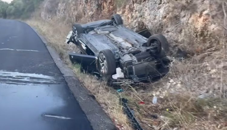Άγιο-είχε-οικογένεια-στην-Αμφιλοχία-που-επέστρεφαν-από-μπάνιο-στη-θάλασσα:-Το-αυτοκίνητό-τους-ντεραπάρισε-–-Δείτε-βίντεο