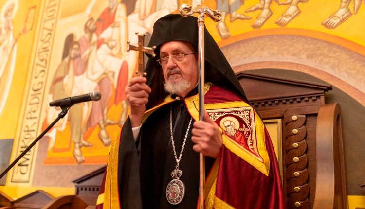 aρχιερατική-χοροστασία-του-Γέροντος-Χαλκηδόνος-Εμμανουήλ-στον-Ιερό-Ναό-Αγίων-Τριών-Ιεραρχών-στη-Βουδαπέστη
