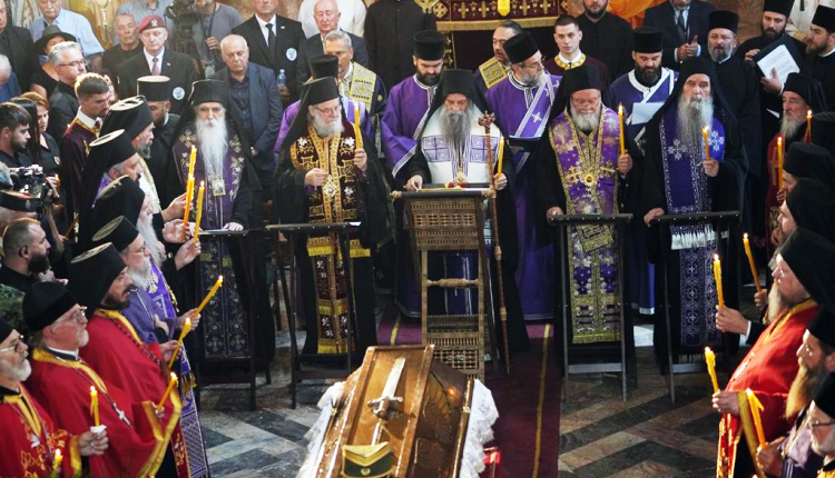 Στην-Εξόδιο-Ακολουθία-του-Ράτκο-Μλάντιτς-προεξήρχε-ο-Πατριάρχης-Σερβίας