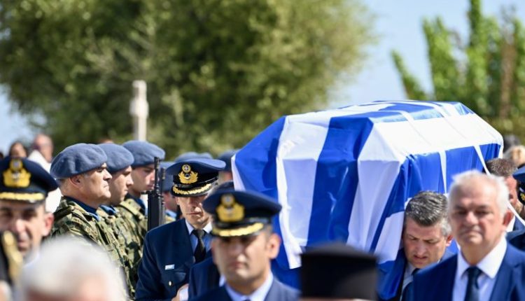 Σε-κλίμα-οδύνης-οι-κηδείες-των-δύο-πιλότων-του-phantom