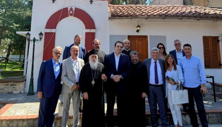 Ο-Κυριάκος-Πιερακάκης-σε-Δομές-της-Μητροπόλεως-Νεαπόλεως