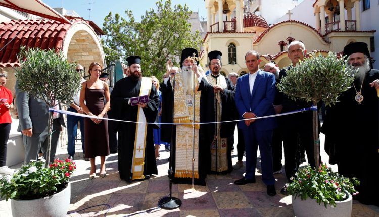 Ολυμπιακός:-Η-δωρεά-του-Βαγγέλη-Μαρινάκη-στα-Εκπαιδευτήρια-της-Ιεράς-Μητρόπολης-Πειραιά