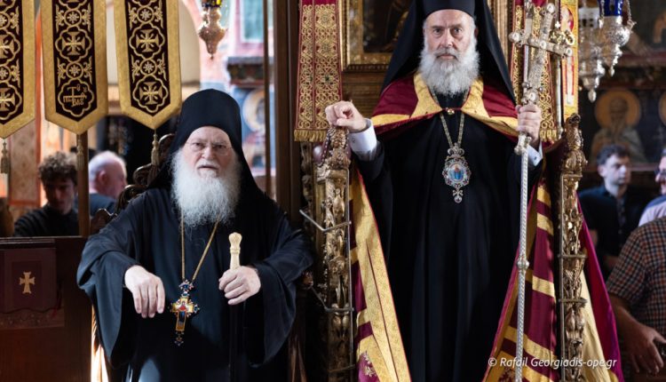 Θερμή-υποδοχή-του-Μητροπολίτη-Θεσσαλιώτιδος-Τιμοθέου-στην-ΙΜΜ.-Βατοπαιδίου