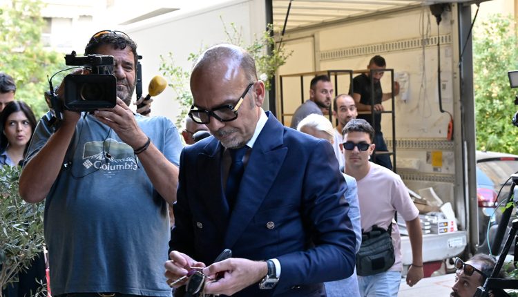 «Πρώτα-έχουμε-τον-θεό-και-μετά-εγώ»-έλεγε-ο-γιατρός-του-Γιώργου-Μαζωνάκη-στο-Κολωνάκι-–- Πρότεινε-εναλλακτική-θεραπεία-σε-ασθενή-με-καρκίνο