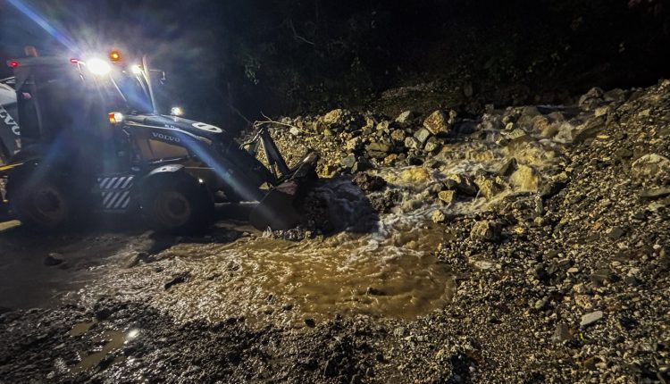 Διακόπηκε-λόγω-κατολισθήσεων-το-«oiti-ultra-trail»-–-8-δρομείς-βρήκαν-καταφύγιο-σε-καλύβες-και-χρειάστηκε-η-Πυροσβεστική-για-να-τους-μεταφέρει