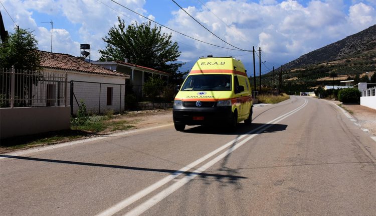 Τέσσερα-άτομα-απεγκλωβίστηκαν-από-ΙΧ.-που-ανατράπηκε-στην-Εξοχή-Θεσσαλονίκης-–-Μεταφέρθηκαν-στο-νοσοκομείο