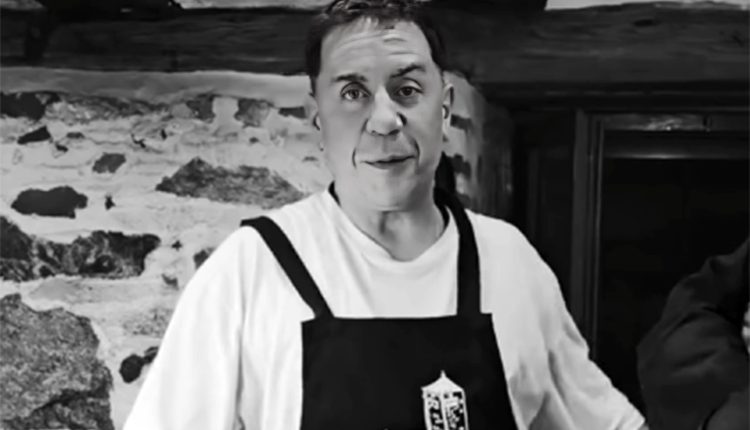 Νέα-αποκάλυψη-για-το-θάνατο-του-Γιώργου-Μαζωνάκη:-Τον-είχαν-βγάλει-δύο-φωτογραφίες-και-βίντεο-ενώ-ήταν-με-τα-μάτια-κλειστά-–-Σε-ποιό-κινητό-τα-έστειλε