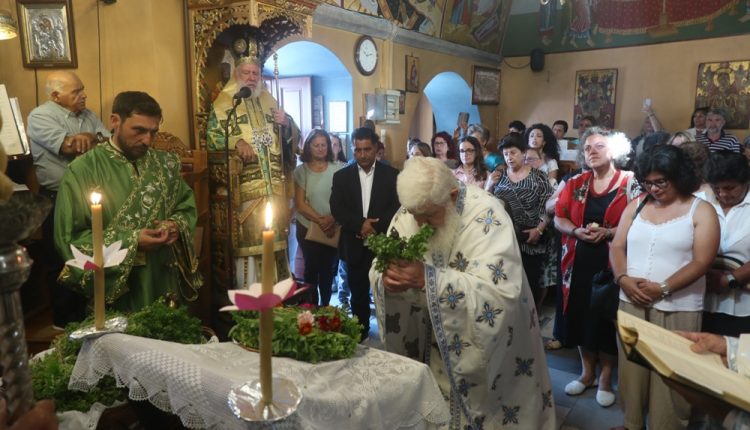 Στην-μικρή-και-ολιγάνθρωπη-Σίκινο-τιμήθηκε-η-Ύψωση-του-Τιμίου-Σταυρού