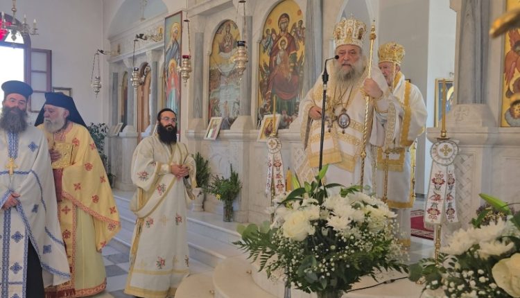 Λαμπρός-ο-εορτασμός-του-Αγίου-Εθνομάρτυρος-Χρυσοστόμου-Σμύρνης-στο-Άσπρο-Χωριό-Πάρου