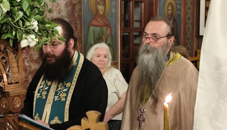 Ηθική-έξαρση-για-την-ύψωση-του-Τιμίου-Σταυρού,-στον-ναό-του-Εσταυρωμένου-Καστέλλας-Πειραιώς