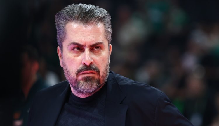 Μπαφές:-«Άρρωστοι»-με-τον-Ολυμπιακό-οι-Αγγελόπουλοι,-συνεχίζονται-ακατάπαυστα-οι-εργασίες-στο-ΣΕΦ