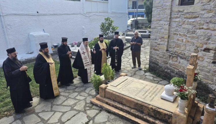Τρισάγιο-στο-μνήμα-του-μακαριστού-Μητροπολίτη-Ιερισσού-κυρού-Νικοδήμου