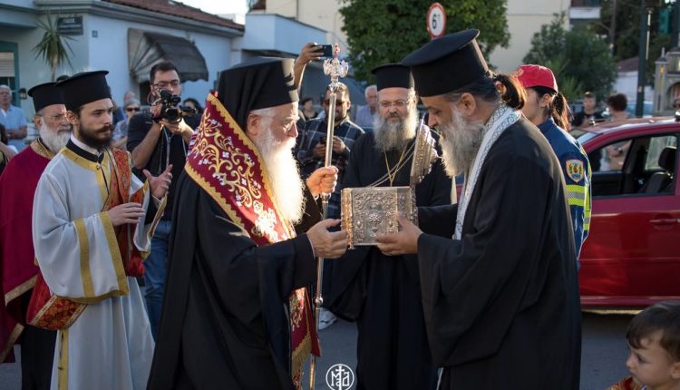 Με-λαμπρότητα-και-κατάνυξη-η-υποδοχή-της-Τιμίας-Κάρας-της-Αγίας-Βαρβάρας-στη-Νέα-Ιωνία-Βόλου
