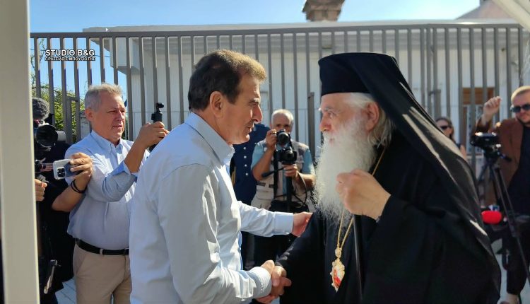 Ο-Αργολίδος-Νεκτάριος-στην-τελετή-εγκαινίων-του-ΑΤ.-Επιχειρησιακών-Δράσεων-στη-Νέα-Κίο,-παρουσία-Χρυσοχοΐδη