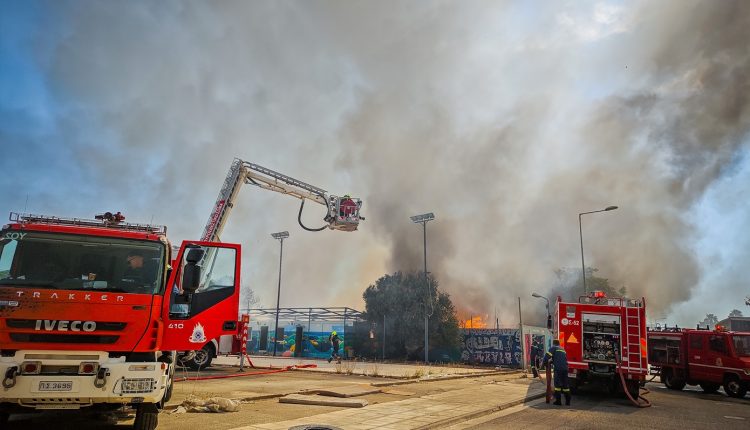 Οριοθετήθηκε-η-πυρκαγιά-στου-Ρέντη-–-Στο-σημείο-18-πυροσβέστες-με-επτά-οχήματα