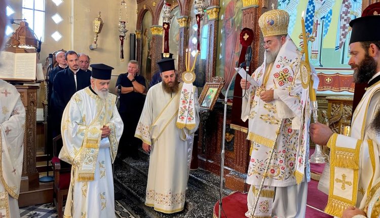 Χειροτονία-Διακόνου-στον-Αλικιανό-από-τον-Μητροπολίτη-Κυδωνίας