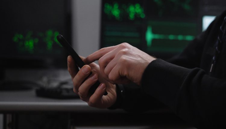 mobile-internet:-Συνδεδεμένοι-από-το-κινητό-4,8-δισ-άνθρωποι-στον-πλανήτη-–-offline-παραμένουν-3,4-δισ.