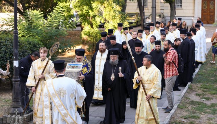 Η-Μητρόπολη-Βάρνας-υποδέχτηκε-τμήμα-της-Τιμίας-Ζώνης-από-τη-Μονή-Παναγίας-Κάτω-Ξενιάς