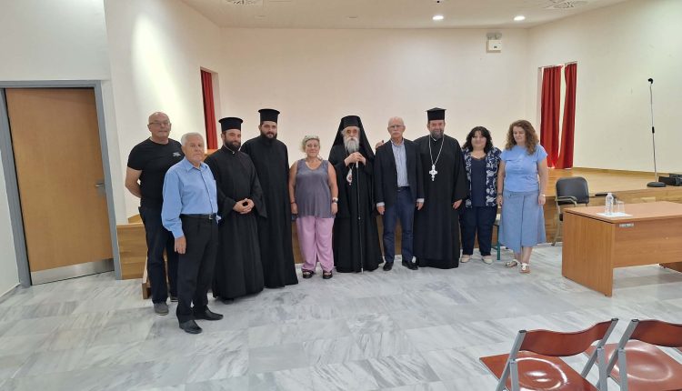 Το-Γυμνάσιο-–-Λύκειο-Καράτουλα-επισκέφθηκε-ο-Μητροπολίτης-Ηλείας