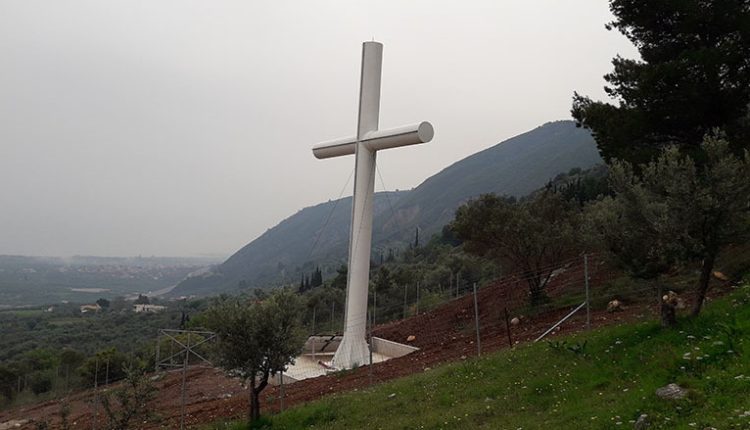 Η-Μητρόπολη-Καλαβρύτων-για-τη-βλάβη-του-φωτισμού-του-Τιμίου-Σταυρού-στον-Σελινούντα