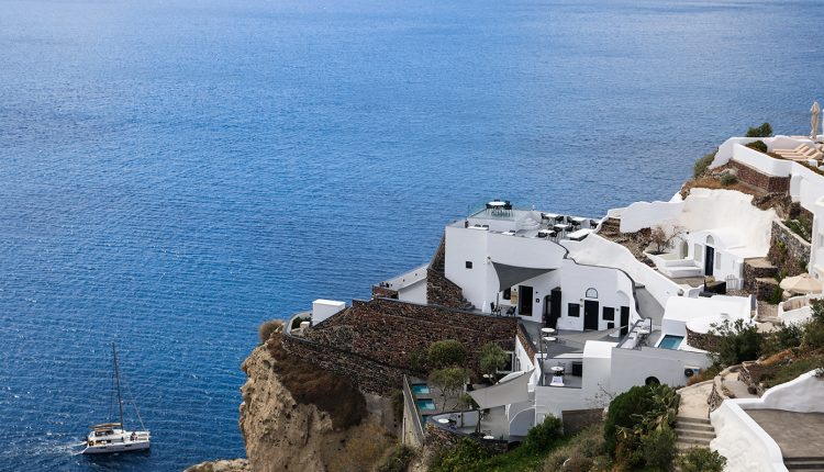 Σταθερά-στο-διεθνές-τουριστικό-προσκήνιο-η-Σαντορίνη-–-Άνοιγμα-σε-νέες-αγορές-και-πολιτιστική-εξωστρέφεια