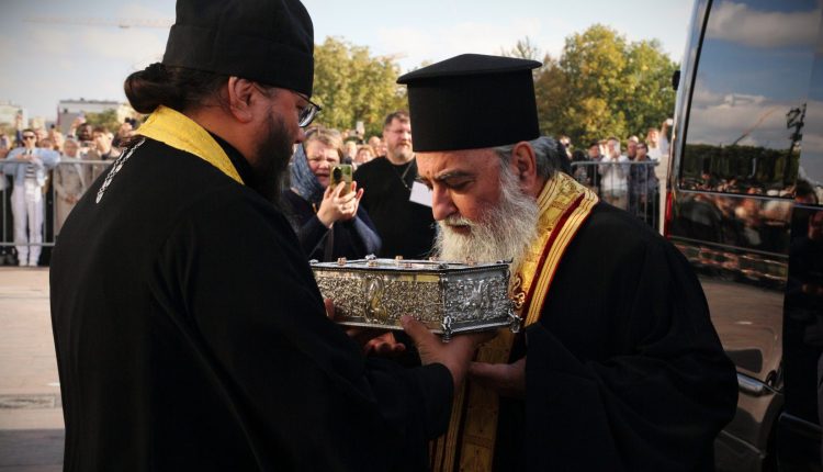 Από-την-Ρωσία-στο-Καζακστάν-η-δεξιά-χείρα-του-Αγίου-Σπυρίδωνος