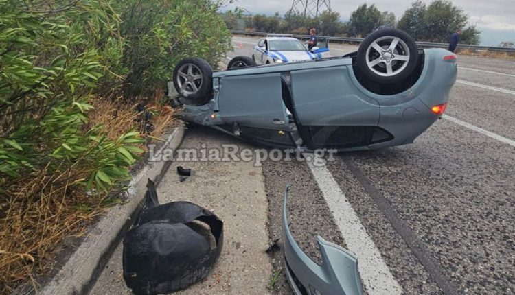 Τροχαίο-με-τουμπαρισμένο-αυτοκίνητο-έξω-από-τη-Λαμία,-διερχόμενη-οδηγός-ειδοποίησε-ασθενοφόρο