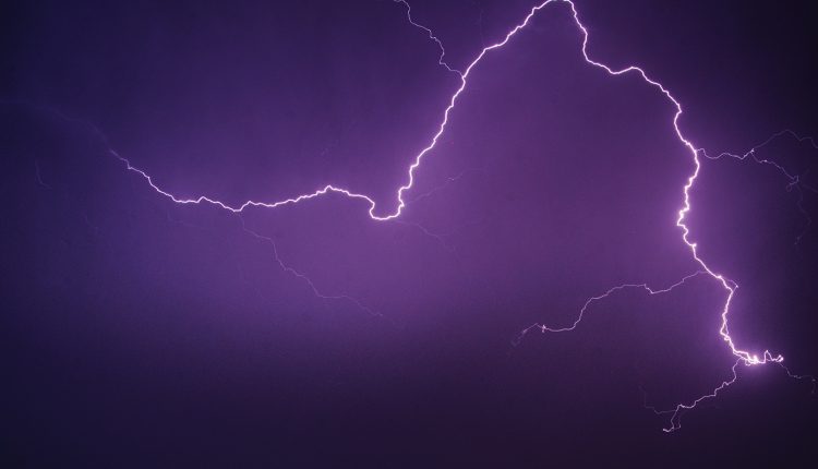 Απίστευτο-περιστατικό-στην-Ηλιούπολη:-Πληροφορίες-ότι-γυναίκα-έπαθε-ανακοπή-από-κρότο-κεραυνού