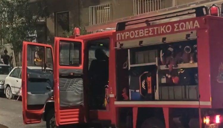 Αναστάτωση-στο-Παγκράτι-από-φωτιά-σε-υπόγειο-διαμέρισμα-–-Αναφορές-για-έκρηξη-πριν-ξεσπάσουν-οι-φλόγες