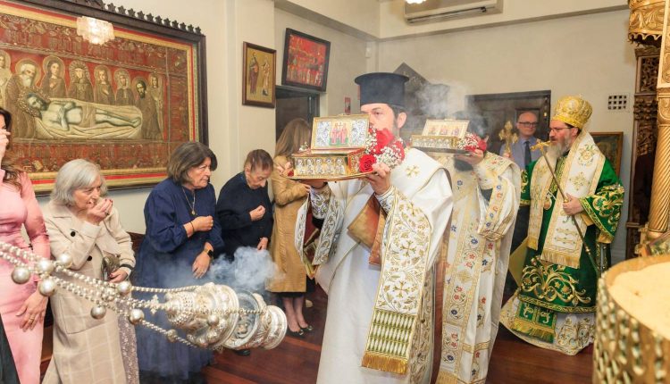 Ο-Επίσκοπος-Πέρθης-παρέδωσε-ιερά-λείψανα-στην-Ενορία-Αγίων-Κωνσταντίνου-και-Ελένης-northbridge