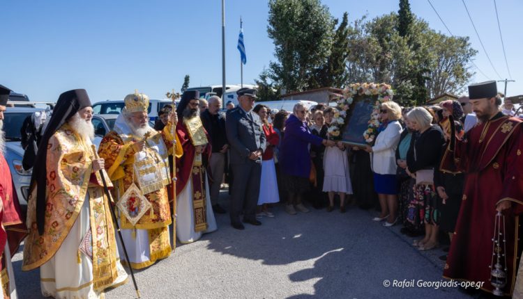 Με-λαμπρότητα-η-Θεία-Λειτουργία-για-την-εορτή-της-Παναγίας-Παντανάσσης-στο-Πόρτο-Λάγος-(ΦΩΤΟ)
