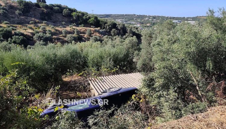 Χανιά:-Η-τρελή-πορεία-του-αγροτικού-–-«Πέταξε»-πάνω-από-χαντάκι-σε-χωράφι,-σώθηκε-από-θαύμα-η-εγκλωβισμένη-19χρονη-οδηγός