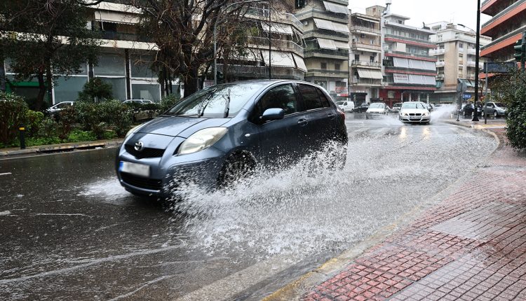 Αλλάζει-ξανά-ο-χάρτης-της-κακοκαιρίας:-Πού-θα-χτυπήσουν-οι-ισχυρές-καταιγίδες-–-Νέα-πορτοκαλί-προειδοποίηση-από-την-ΕΜΥ