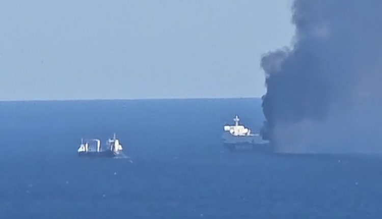 Σε-ύφεση-η-φωτιά-στο-blue-carrier-2-–-Σταθεροποίηση-και-απάντληση-υδάτων-τα-επόμενα-βήματα