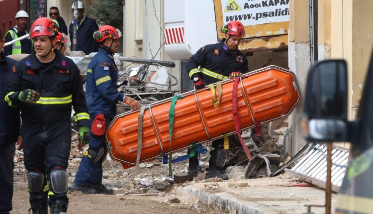 Έκρηξη-στην-Πλάκα:-Ανασύρθηκαν-δύο-ακόμη-σοροί,-τέσσερις-οι-νεκροί-και-δύο-αγνοούμενοι