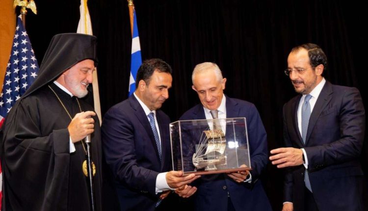 Η-Ομοσπονδία-Κυπριακών-Οργανώσεων-Αμερικής-τιμά-τρεις-ομογενείς